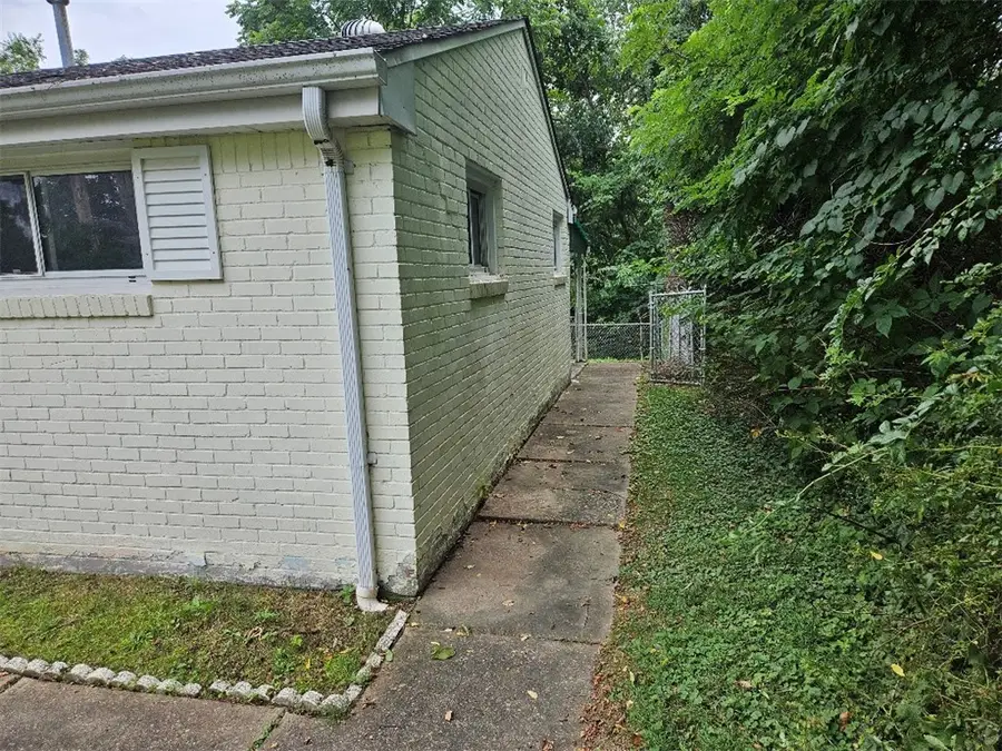 1374 Terrace St, Bridgeville, PA 15017 - #3