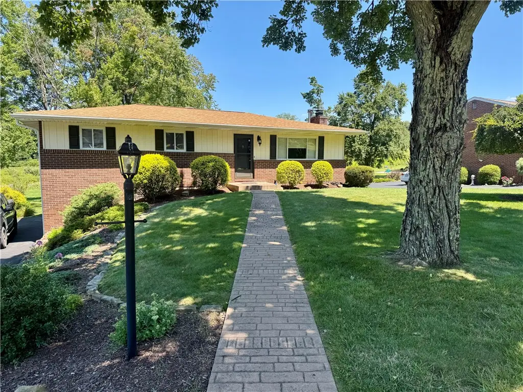 135 Hampton Ct, Butler, PA 16002 - #1