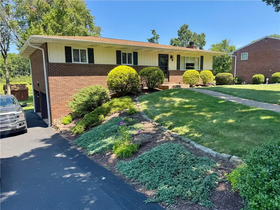 135 Hampton Ct, Butler, PA 16002 - #2