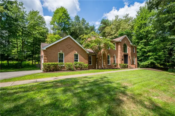 150 Wildflower Ln, Mars, PA 16046