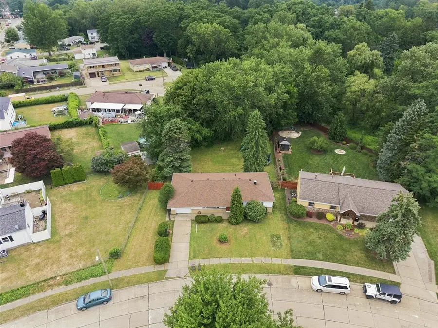 3203 Regis Dr, Erie, PA 16510 - #2