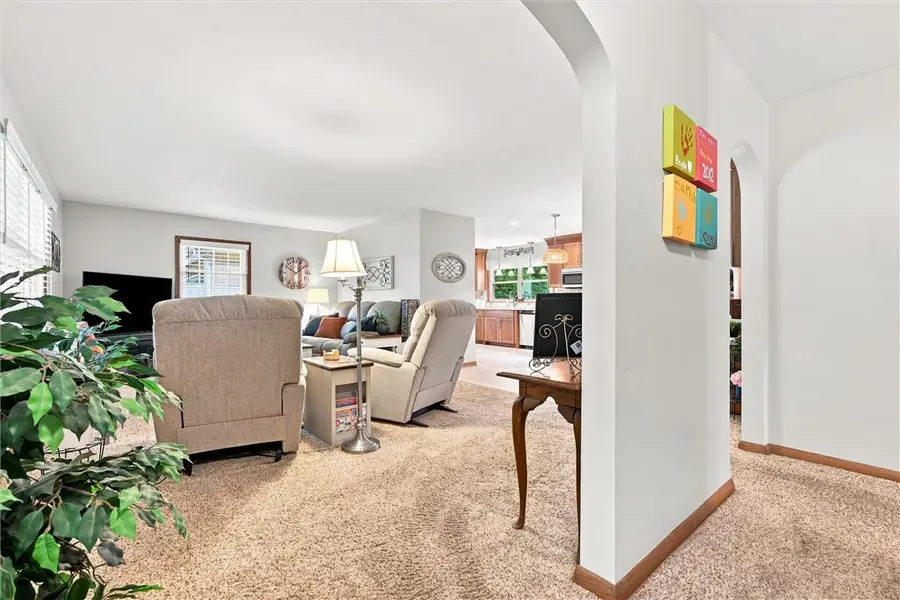2229 King Dr, Hermitage, PA 16148 - #2