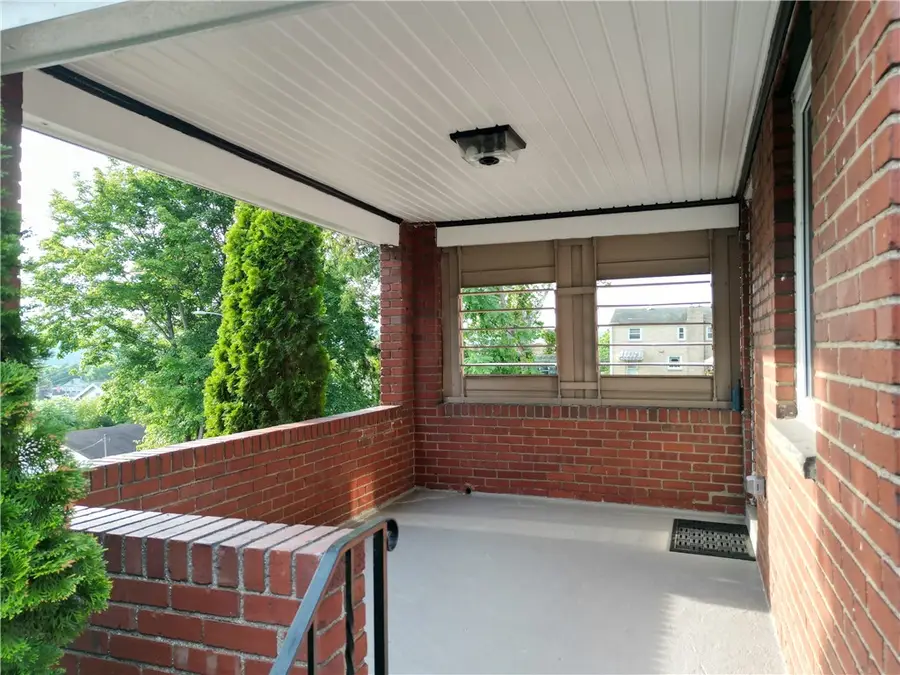 723 Maple St, Verona, PA 15147 - #2