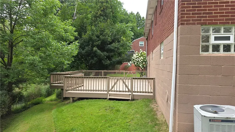 301 Earlwood Rd, Pittsburgh, PA 15235 - #3
