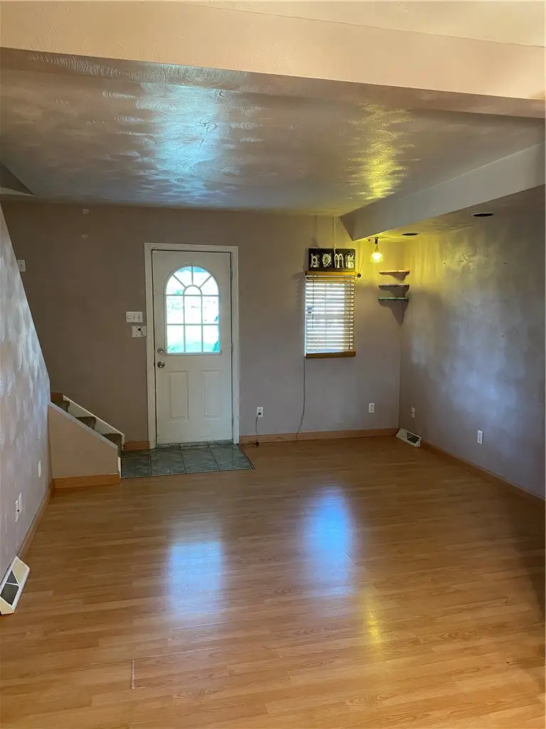 507 Sutherland St, Stockdale, PA 15483 - #3