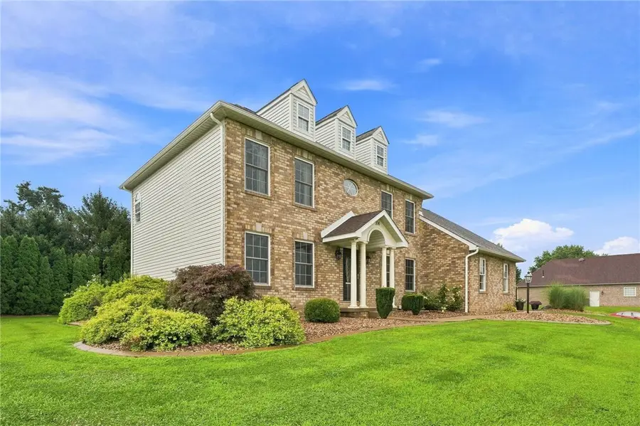 106 Greenfield Dr, Latrobe, PA 15650 - #2