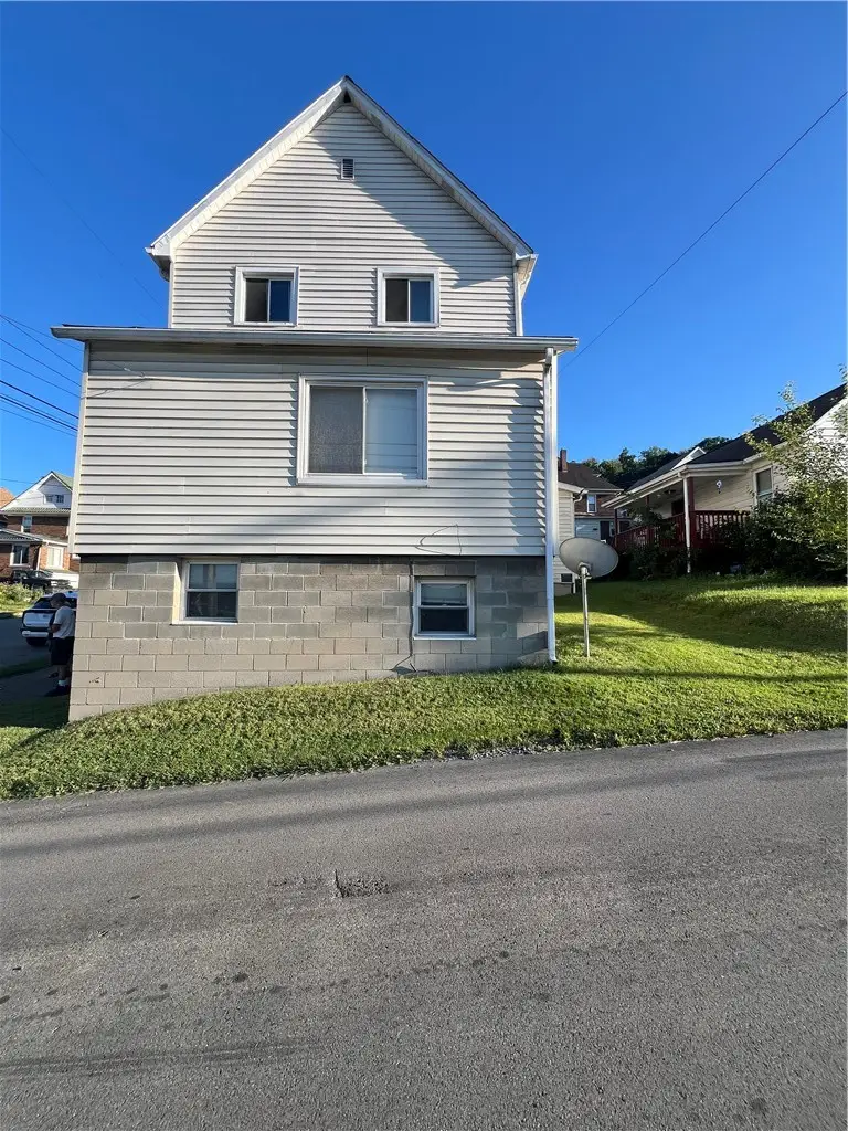 316 9th St, Ellwood City, PA 16117 - #1