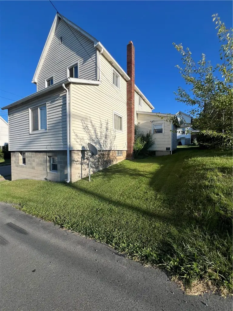 316 9th St, Ellwood City, PA 16117 - #2