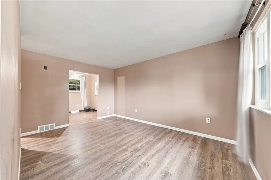 814 N Penn St, Penn, PA 15675 - #2