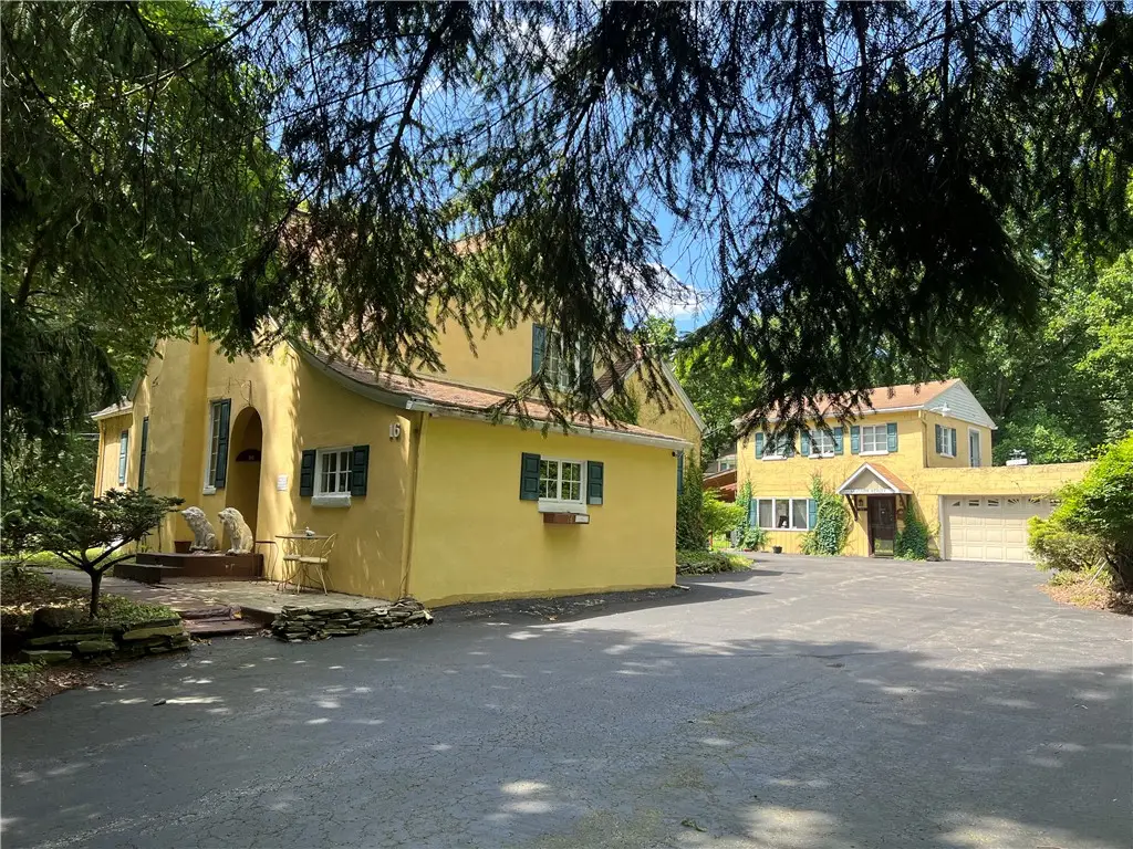 16 W Clen Moore Blvd, New Castle, PA 16105 - #1