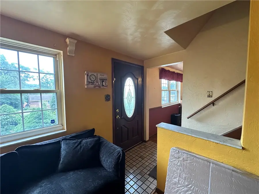 137 Macek Dr, Pittsburgh, PA 15227 - #3