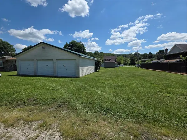 1104 Manor Ave, Latrobe, PA 15650