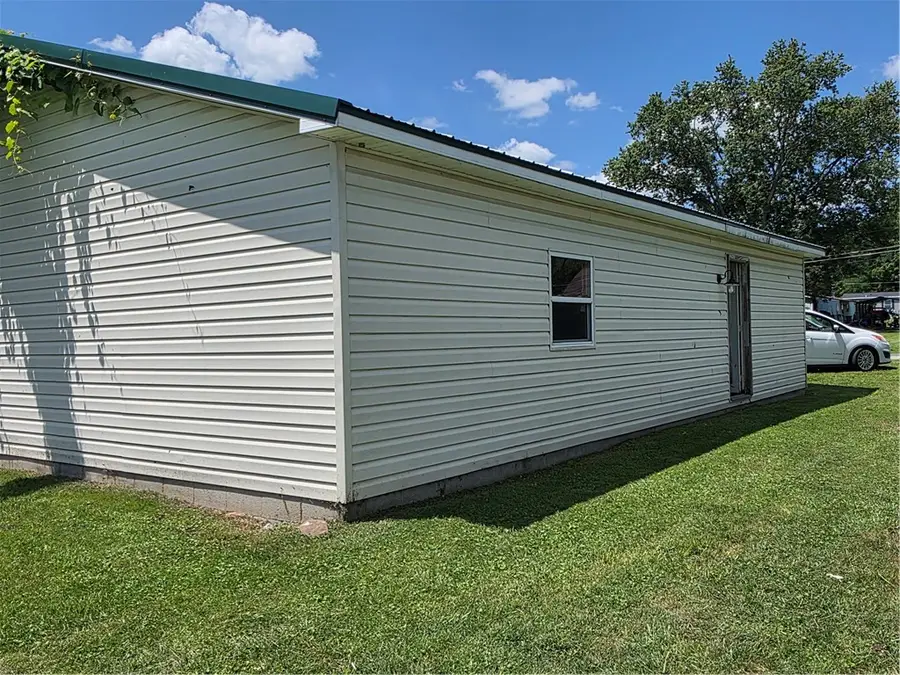 1104 Manor Ave, Latrobe, PA 15650 - #3