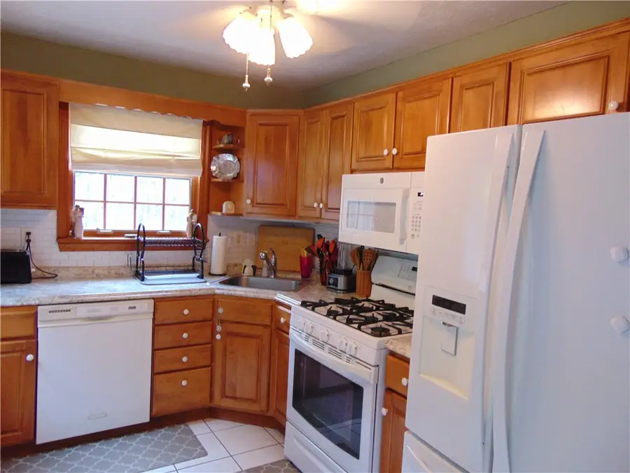 191 Buttermilk Hollow Rd, North Huntingdon, PA 15642 - #2