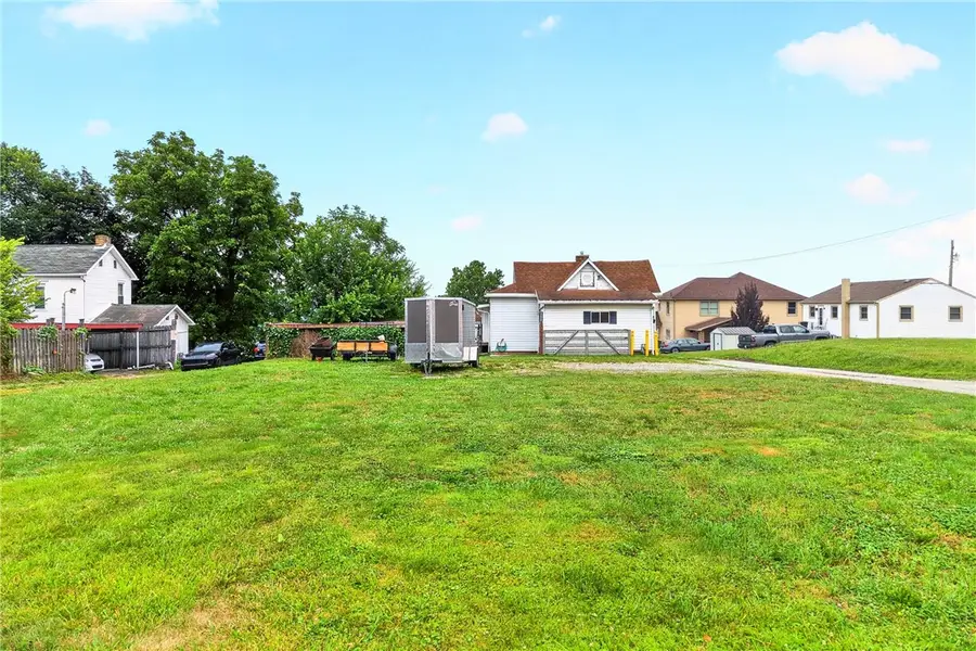 338 E Crawford Ave, Connellsville, PA 15425 - #3