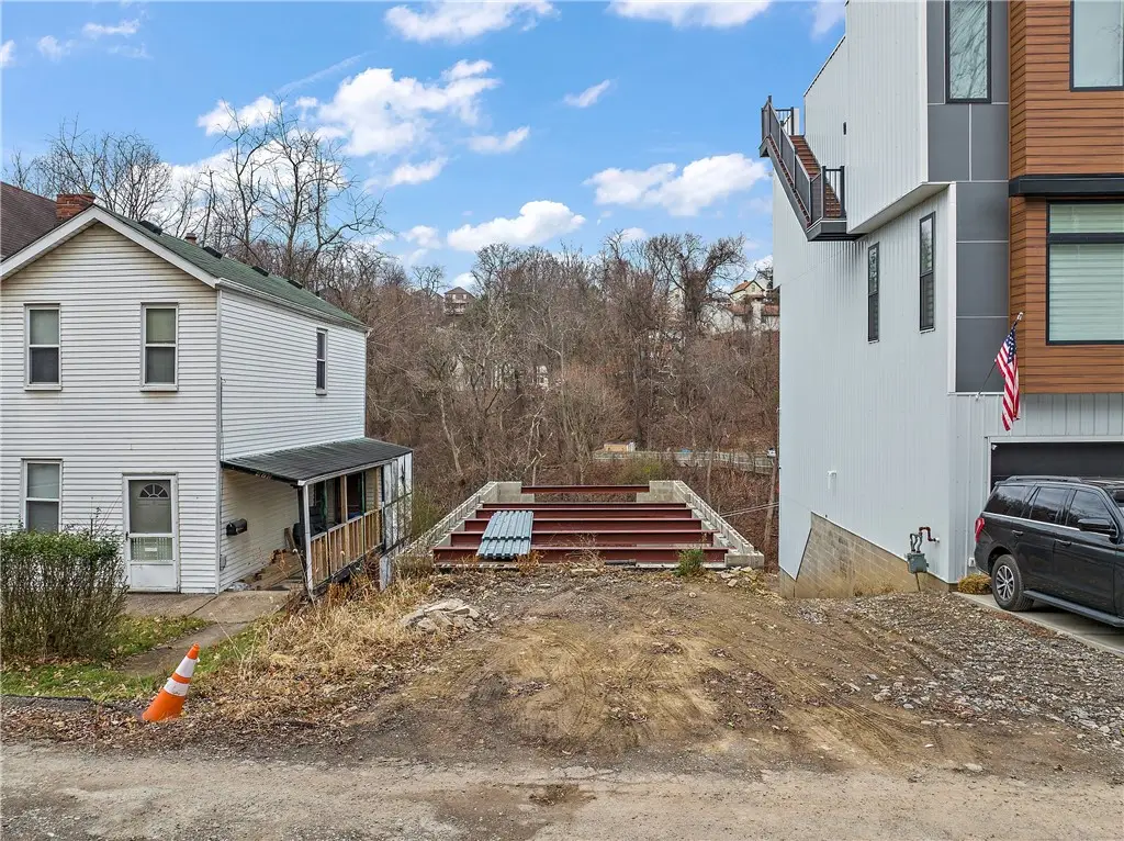 424 Clarence St, Pittsburgh, PA 15211 - #1