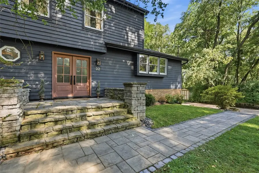 32 Flagstaff Dr, Pittsburgh, PA 15237 - #2