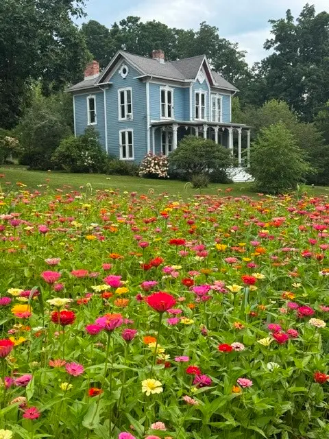 275 Wolfe Ln, Irwin, PA 15642