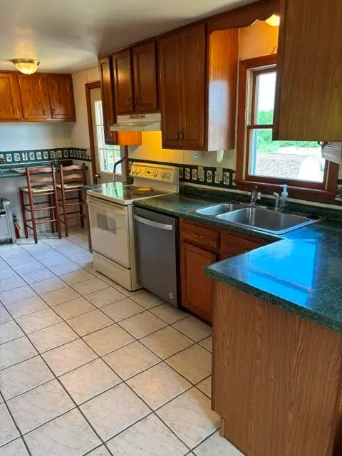 8891 Broadway St, Westmoreland City, PA 15692 - #3