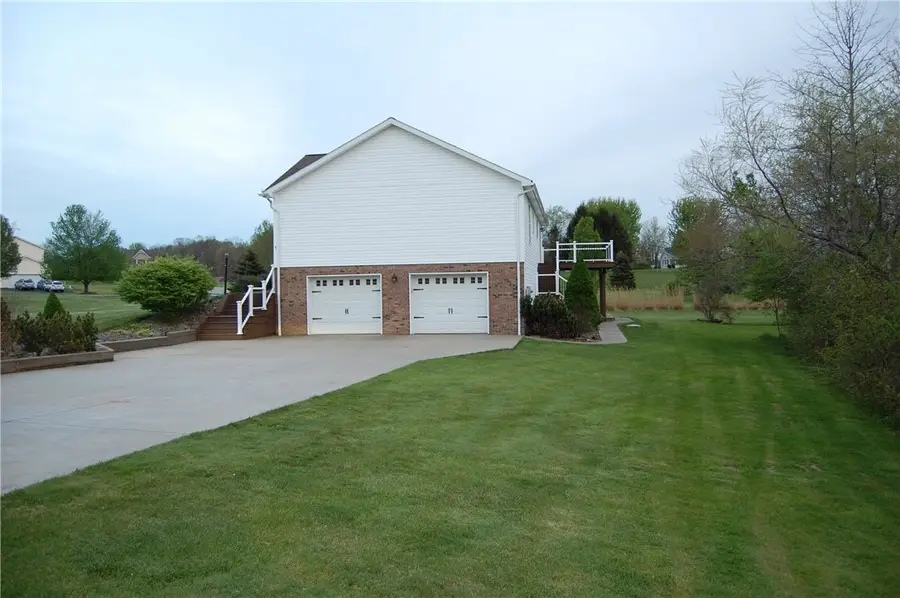 5 Blackberry Ln, Grove City, PA 16127 - #2