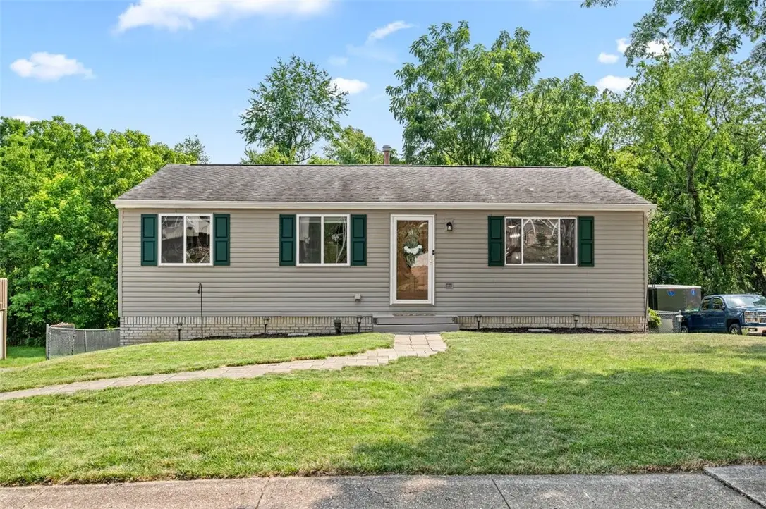 114 Darnley Dr, Coraopolis, PA 15108 - #1