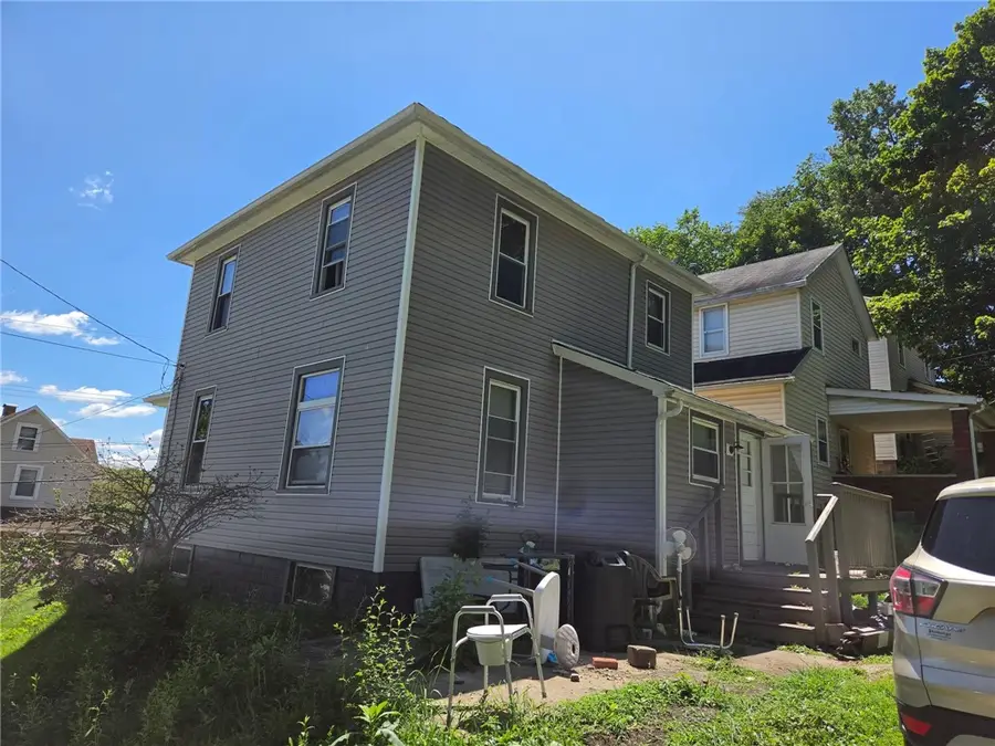 712 6th St, Ellwood City, PA 16117 - #3