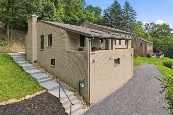 678 Smith Lane, Pittsburgh, PA 15205