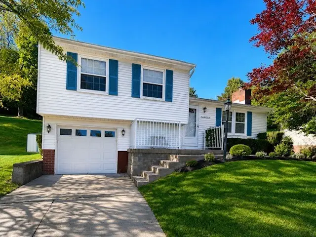 121 Glengarry Dr, Coraopolis, PA 15108 - #1