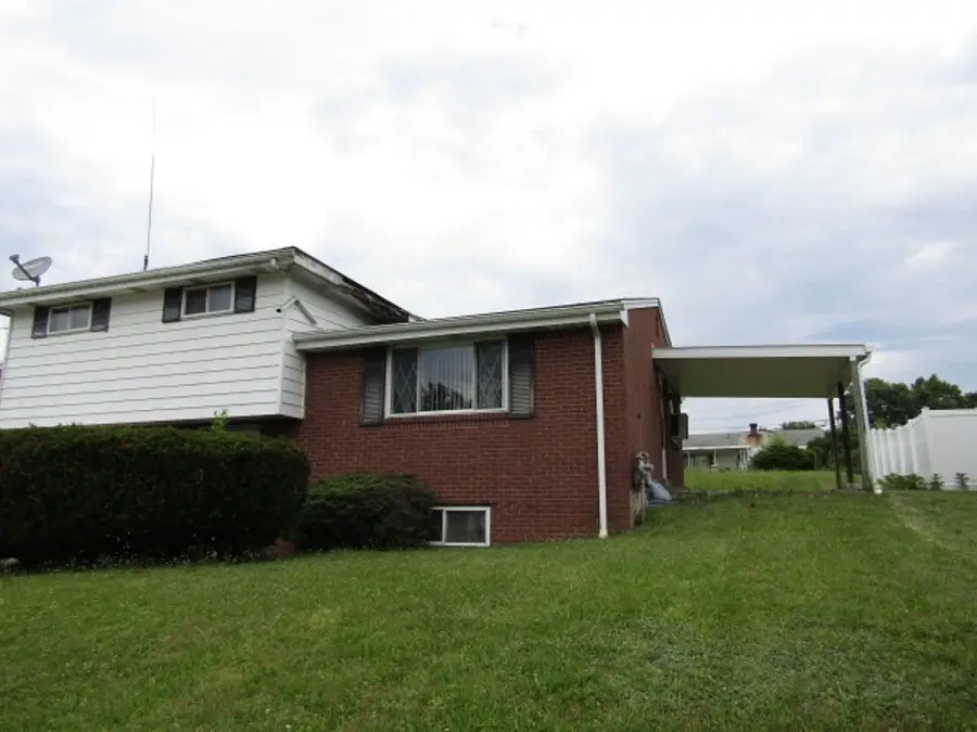403 Oak Ave, Elizabeth, PA 15037 - #2
