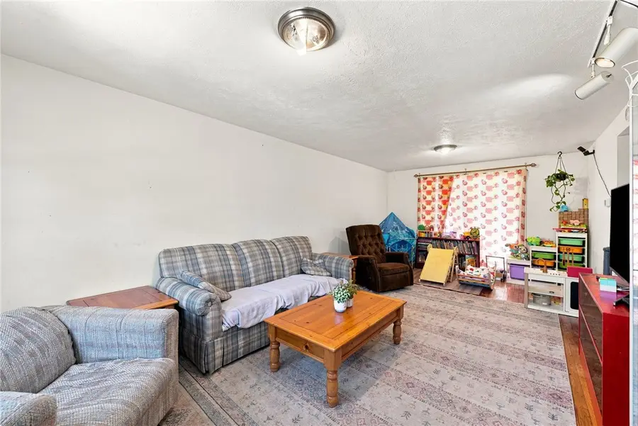 51 Dundalk Dr, Pittsburgh, PA 15235 - #3