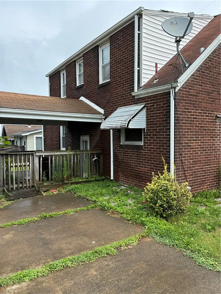 504 Indiana Ave, Farrell, PA 16121 - #3