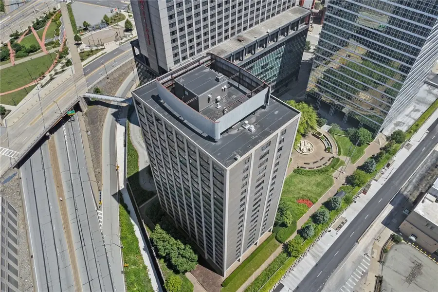 112 Washington Pl #18C, Pittsburgh, PA 15219 - #3