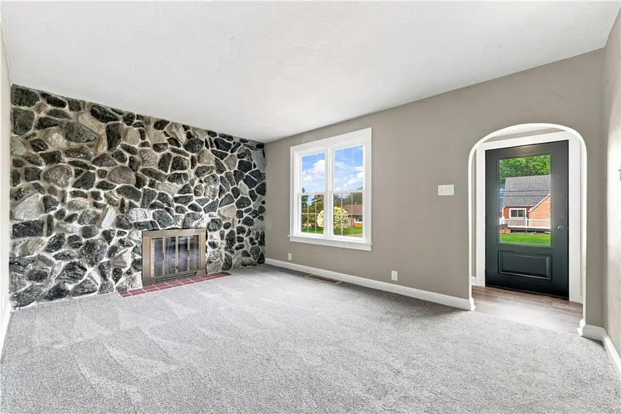 147 Wayne St, Lower Burrell, PA 15068 - #2