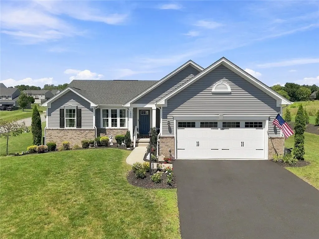 1006 Black Sands Dr, Jeannette, PA 15644 - #1