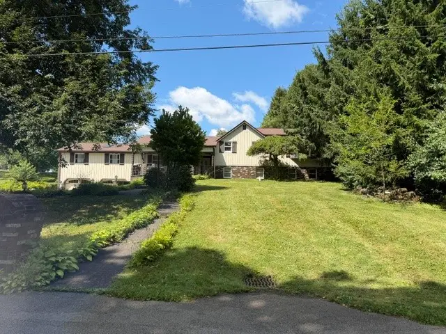 3458 Nearwood Dr, New Castle, PA 16101 - #3