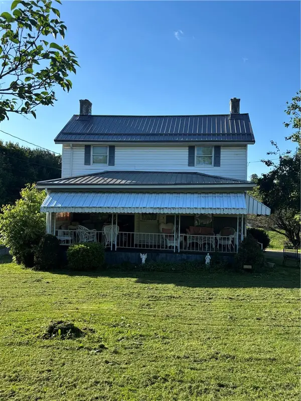 136 Hatfield Rd, Smock, PA 15480