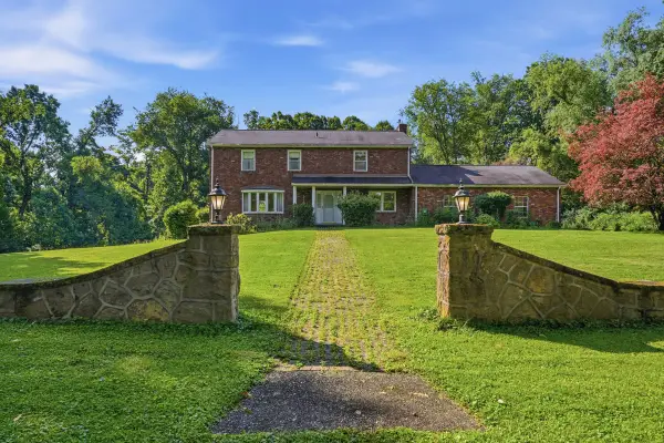 1 Apple Street, Monroeville, PA 15146