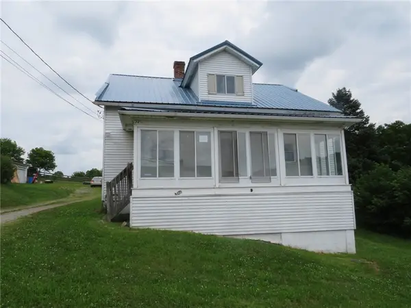 26 Campbell Dr, Avella, PA 15312