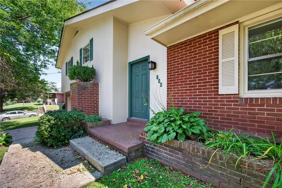 800 Chateau Dr, Ellwood City, PA 16117 - #2