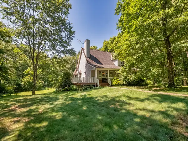 391 Glade Mills Rd, Valencia, PA 16059