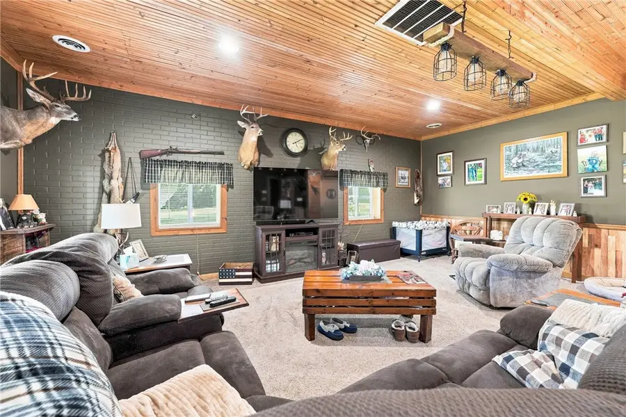 734 Mercer Rd, Greenville, PA 16125 - #3