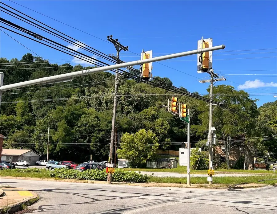 1208 Lincoln St, Vandergrift, PA 15690 - #2