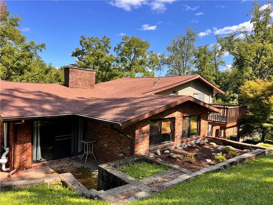 306 Black Walnut Dr, Greensburg, PA 15601 - #2