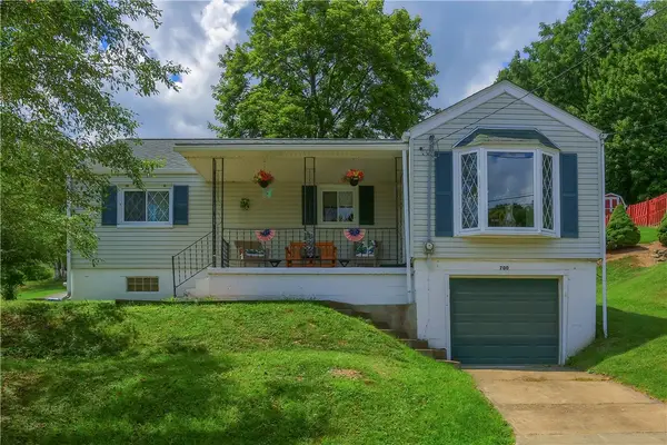700 Smiley St, Ellwood City, PA 16117
