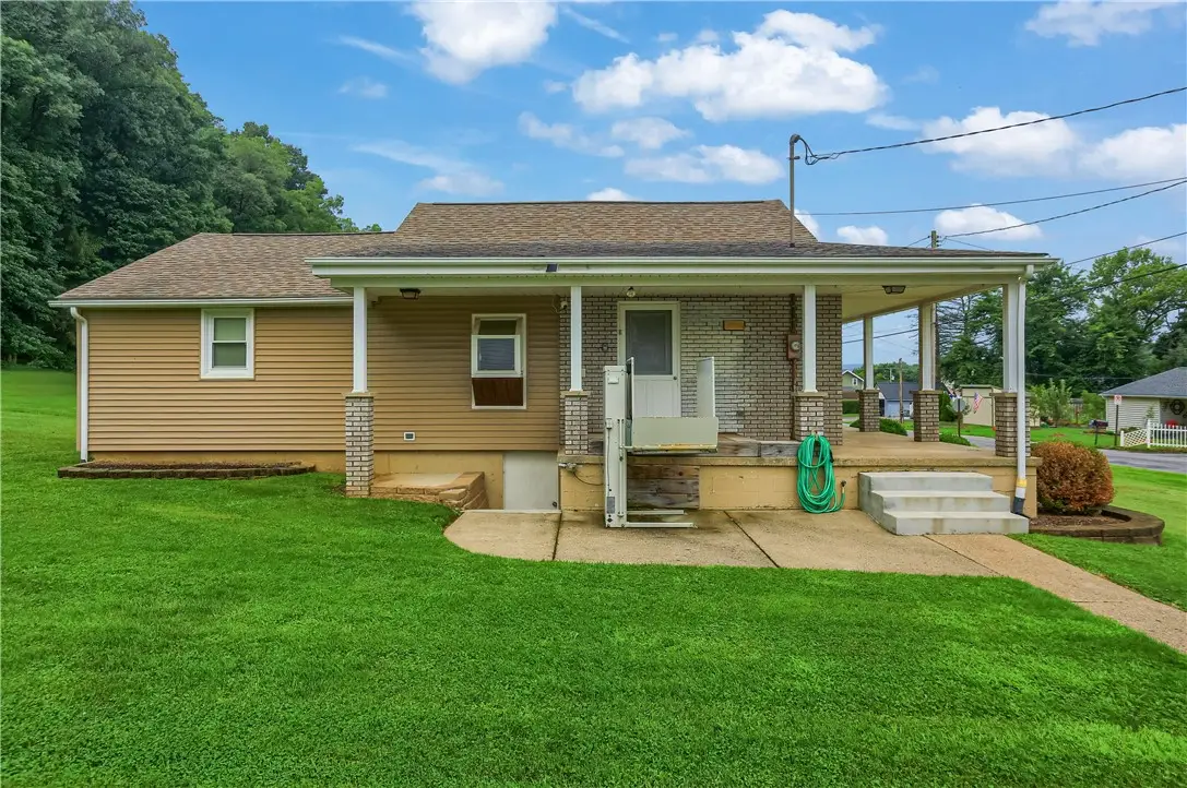 501 Palo Alto Dr, Ellwood City, PA 16117 - #1