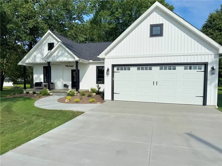 3154 Spiker Ln, New Castle, PA 16105 - #2