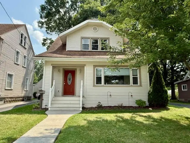 301 Clinton St, Greenville, PA 16125 - #1