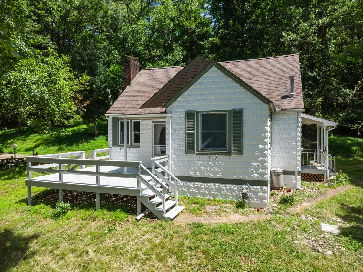 383 Lakeview Dr., Washington, PA 15301 - #1
