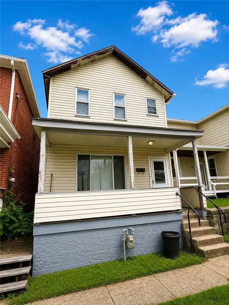 11 S 14th St, Jeannette, PA 15644 - #2