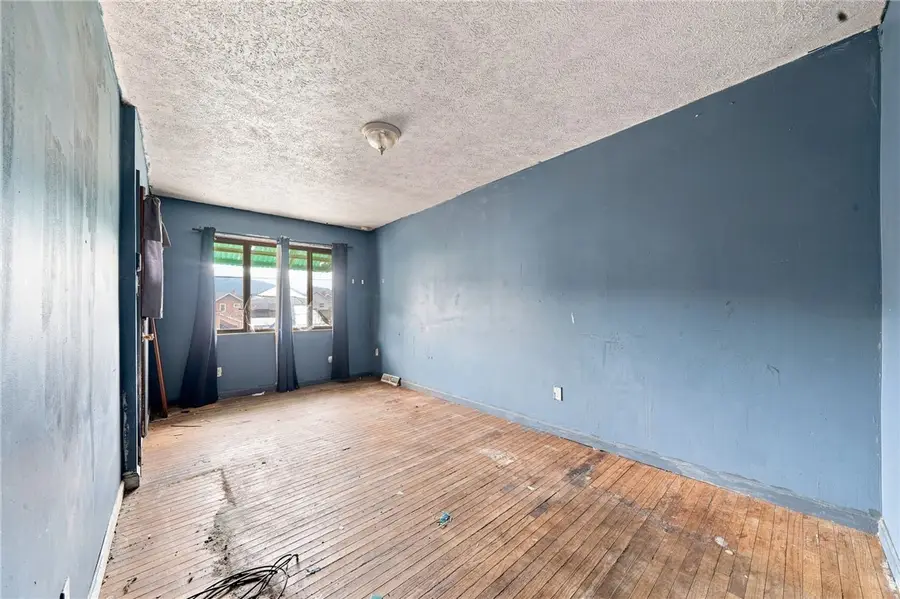 224 Quay St, East Vandergrift, PA 15629 - #3